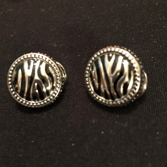 NEW Black and Silver zebra print clip on earings - Picture 3 of 5